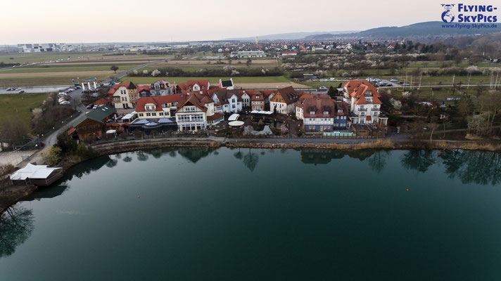 Luftaufnahme mit Drohne des Seehotels