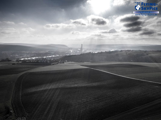 Schwarz Weiß Panorama über der Stadt Obernburg