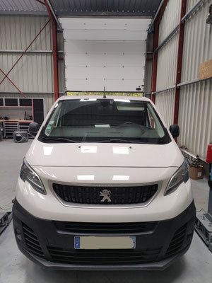 Remplacement vitre AVG Peugeot expert