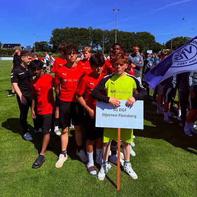 Ex-JSG -Spieler und -Schiedsrichter Tim Sonder war als Trainer von Sternen Flensborg mit dabei