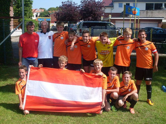 Die Österreicher hievten mit dem 2:2 von Konsti Ilijin in der Nachspielzeit (Hankensbüttel) die JSG auf den ersten Gruppenplatz. – mit Hermann Rathmayer.