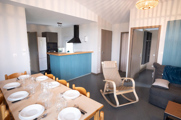 salon et cuisine équipée d'un gîte 4 personnes au Hameau des Pouyades en Haute-Vienne