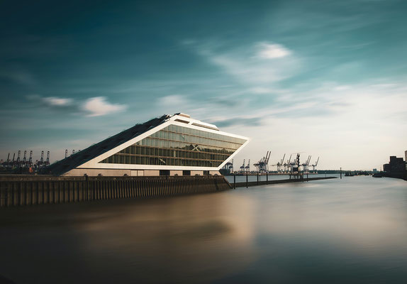 Dockland Hamburg_Fotograf_christian_lue@unsplash