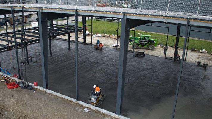 Chantier pour un bâtiment industriel, finition quartz