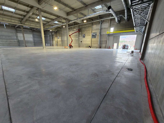 Résultat du sol pour un bâtiment industriel de 6000m² crée en plusieurs étapes.