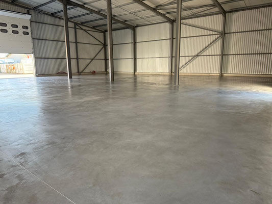 Chantier pour un sol industriel avec remplissage des joints et bouche pores