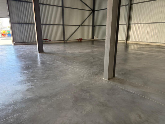 Chantier pour un sol industriel avec remplissage des joints et bouche pores