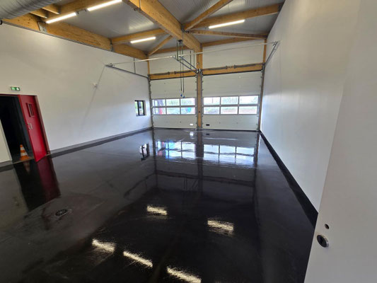 Finition quartz anthracite avec bouche pores pour un centre de secours