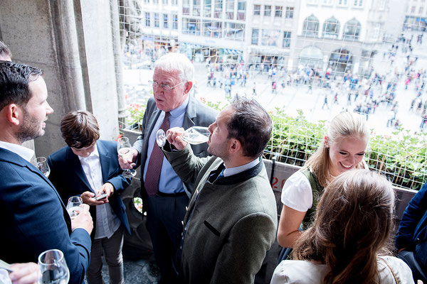 Sektempfang auf dem Balkon des Münchner Rathauses