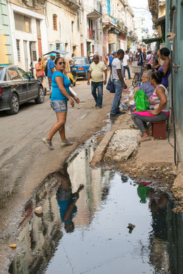 Reflectie in Havana Centro © Minou Spits