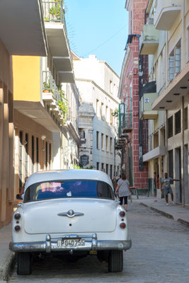 Straat in Havana, Cuba © Minou Spits