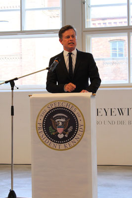 Caspar Phillipson während der Performance »The Speeches of President John F. Kennedy« 