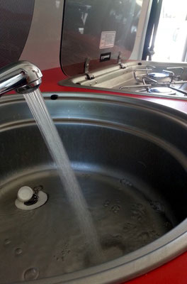 sink with lid to gain more bench space