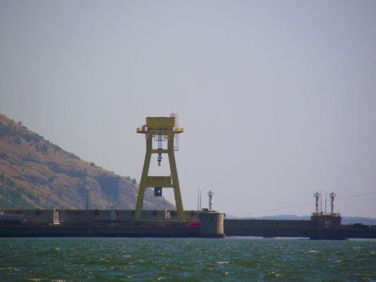 Das Wasserkraftwerk und Grenzübergang Porțile de Fier I