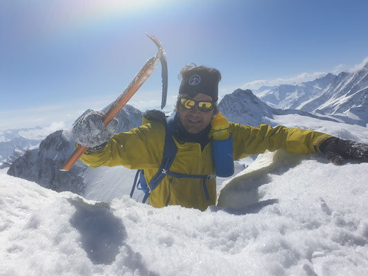 Der letzte Höhenmeter zum Gipfel des Wetterhorns 3690 m ü. M.