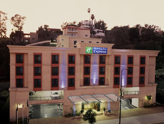  Holiday Inn Express Hollywood Walk of Fame