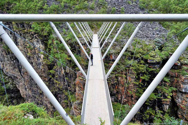 Gorsabrua - Brücke über den 153 Meter tiefen Sabetjohk Canyon 