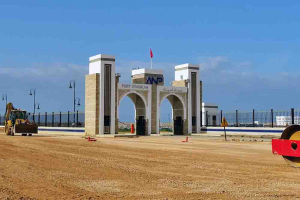 De neue Einfahrt zum Hafen in Asilah.