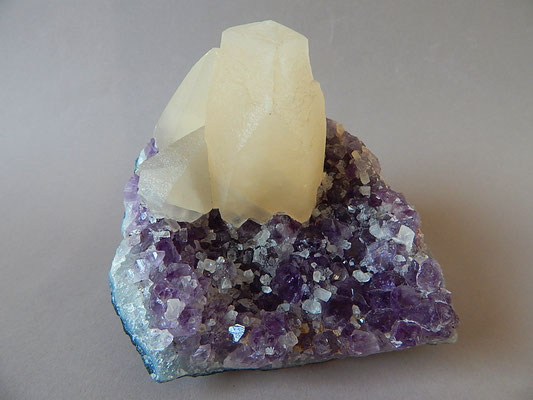 Calcit auf Amethyst - Irai, Rio Grande do Sul, Brasilien (ca. 13 x 10 x 12 cm)