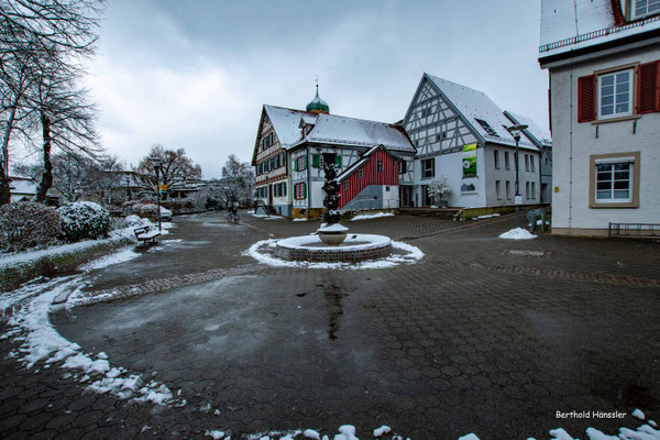 Januar 2023 - Rathausplatz in Süßen mit einem Hauch Winter