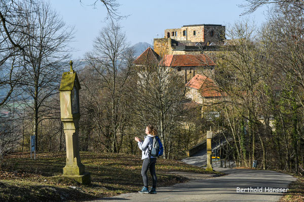 Februar 2021, Ruine Hohenrechberg und Kreuzweg hoch zur Kirche