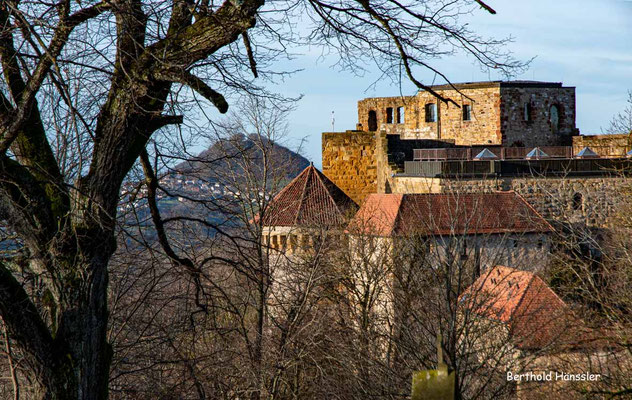 Dezember 2022 - Morgenstimmung an der Ruine Hohenrechberg mit Blick zum Hohenstaufen