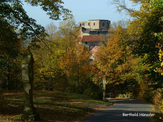 Ruine Hohenrechberg und Kreuzweg hoch zur Kirche
