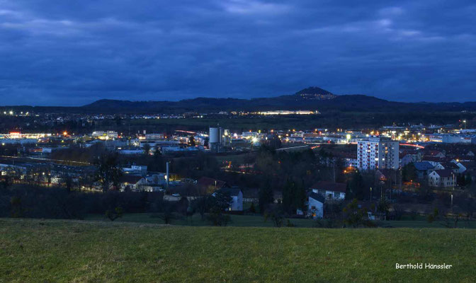 Holzheim - mit Blick über Göppingen zum Hohenstaufen