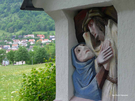 Kreuzweg hoch zur Wallfahrtskirche Ave Maria