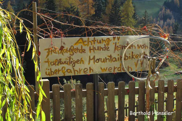 Südtirol - Hinweisschild im Ultertal