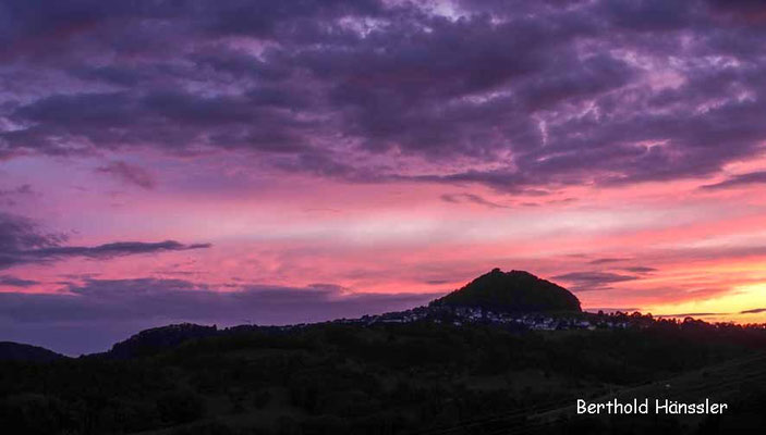 Sonnenuntergang hinter dem Hohenstaufen