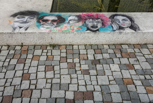 Malerei am Brunnen beim Schlossplatz