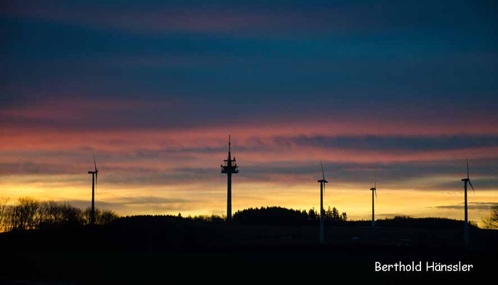 Die neuen Wahrzeichen der Alb - Windkrafträder bei Stötten