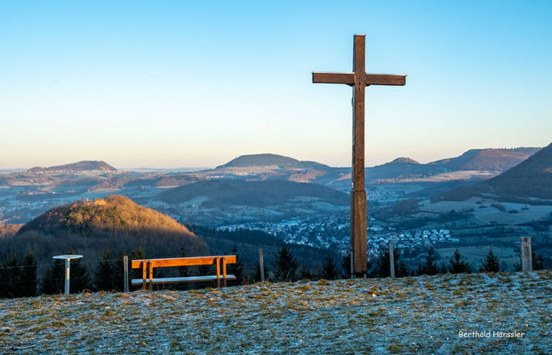 Januar 2022 - Aussichtpunkt Maierhalde westlich der Kuchalb mit Blick auf Rechberg und Stuifen