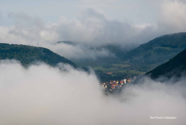 September 2020, Nebelmeer im Oberen Filstal, freier Blick auf Unterböhringen  