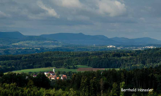 Blick von rechberg über Ottenbach zur Schwäbischen Alb