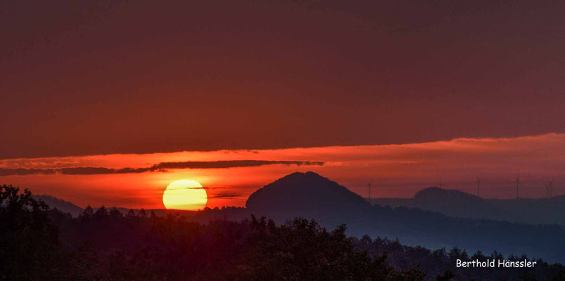 September 2020, Sonnenaufgang vom Aussichtspunkt in Diegelsberg, mit Hohenstaufen
