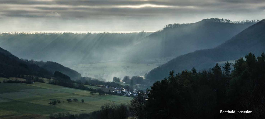 Morgenstimmung am Hexensattel mit Blick über Hausen nach Türckheim