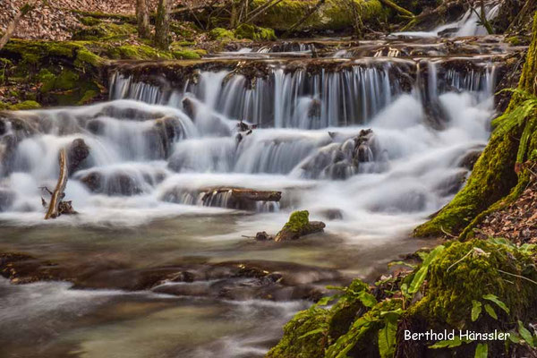 Am Brühlbach auf dem Weg zum Uracher Wasserfall