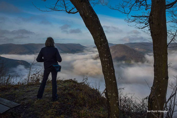 Nebelmeer im Oberen Filstal - nur der Weigoldsberg ist noch zu sehen.