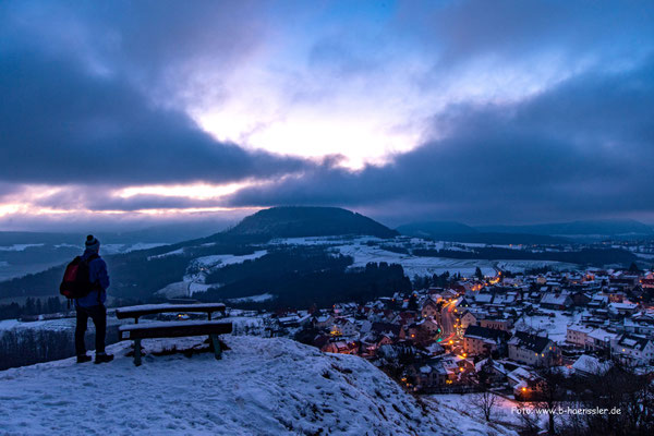 12.1.2022 Ostalb: Blick vom Hohenrechberg über Rechberg zum Stuifen