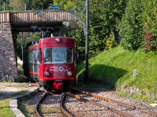 Oktober 2020, Südtirol, Schmalspurbahn auf dem Ritten