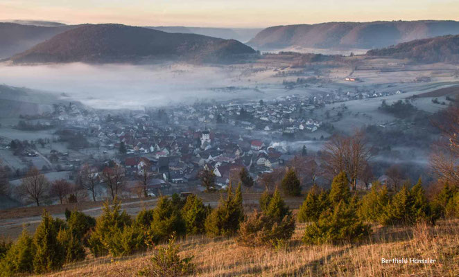 Blick von der Wacholderheide oberhalb von Unterböhringen 