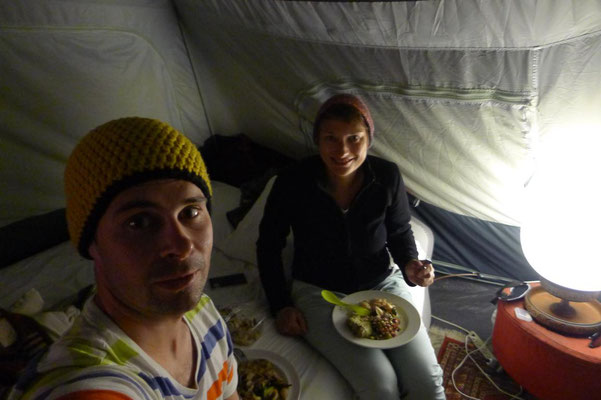 Abendessen im Zelt :)