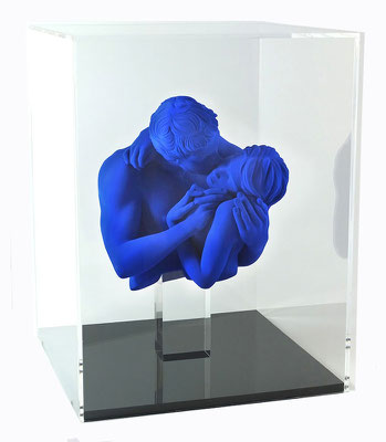 Kiss - Résine sous plexi  H 40 X 30 X 30 cm