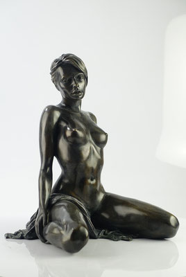 Yulia  -  Bronze  H 38 X 31 X 26 cm