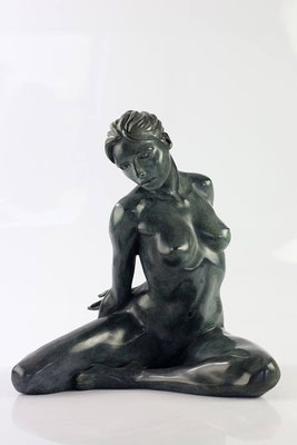 Ivana - Bronze   H 34 X 33 X 30 cm