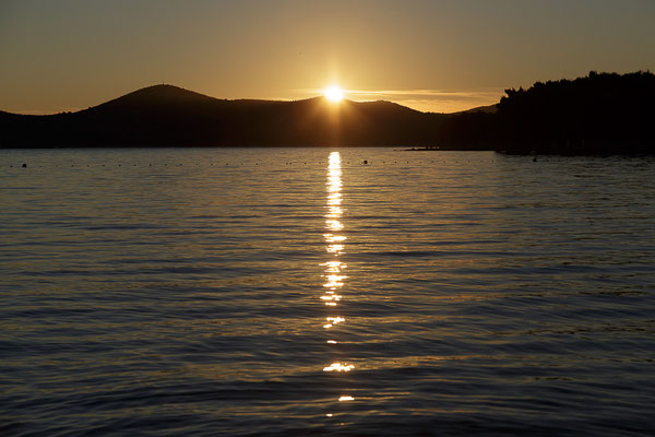 Sonnenuntergang in der Bucht Crvena Luka