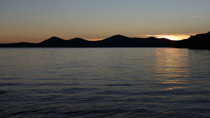 Sonnenuntergang in der Bucht Crvena Luka