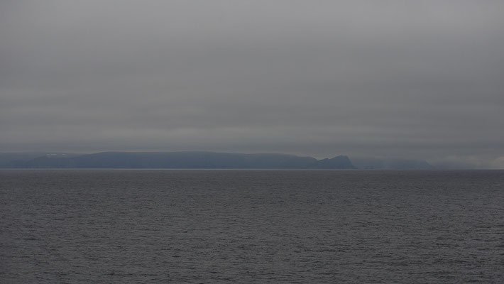 Wir passieren das Nordkap, von der Seeseite